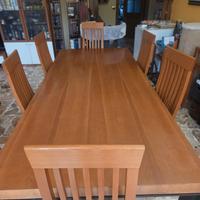 Robusto tavolo da salotto marca T70 con sedie