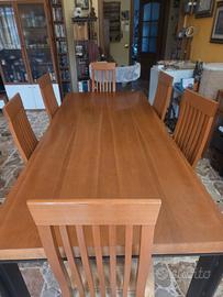 Robusto tavolo da salotto marca T70 con sedie