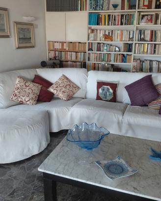 divano letto angolare bianco di pelle