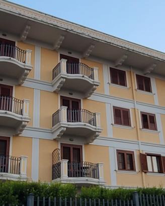 Giarre vicino casello A18 i appartamento  4 vani