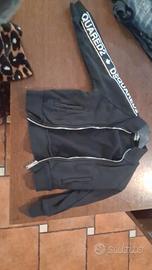 pantalone jeans e maglia 