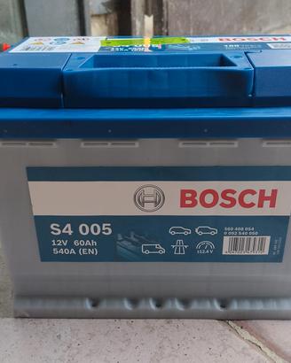 Batteria auto Bosch 12 V da 60 Ampere