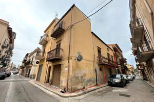 Casa indipendente a Partinico, Via V. Miserendino
