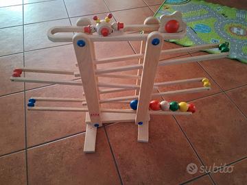 Pista per biglie in legno