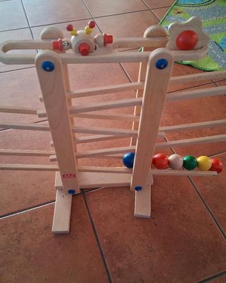 Pista per biglie in legno