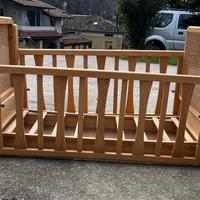 Lettino con sponde in legno