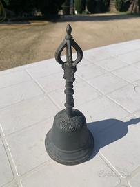 Campana antica di bronzo da collezione