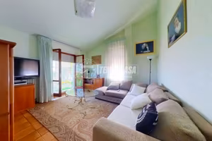 AMPIO APPARTAMENTO CON TERRAZZO