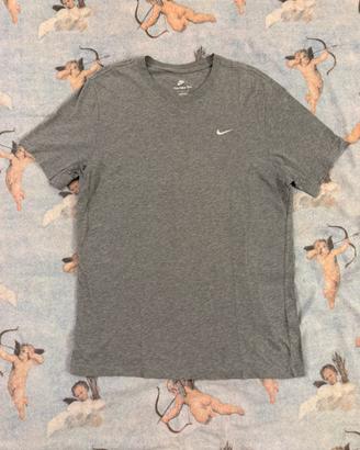 T-shirt Nike grigia