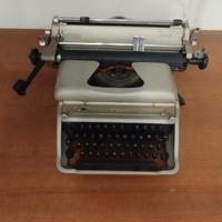 Macchina da scrivere Everest