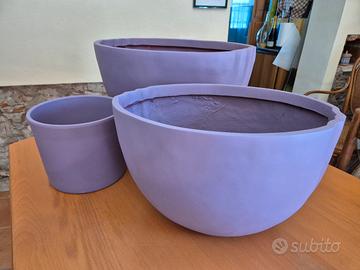 portavasi in resina e terraglia colore prugna