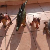 Dinosauri e coccodrillo