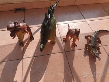 Dinosauri e coccodrillo