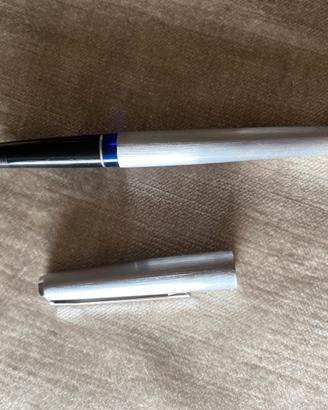 Penna stilografica Pelikan Silvexa 21 585 14c