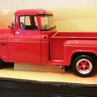 Modellino Pick Up Chevrolet 3100 Stepside 1/18