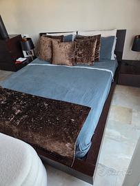 letto con 3 comodini più cassettiera