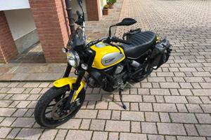 Ducati Scrambler Icon 800 gialla