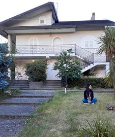 Appartamento in villa con giardino e garage