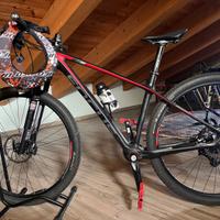 Focus Raven 29R Carbonio TG M peso 10 kg.