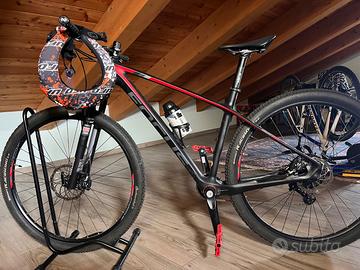 Focus Raven 29R Carbonio TG M peso 9,90 kg.