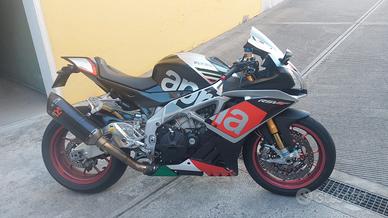 Aprilia RSV4 factory