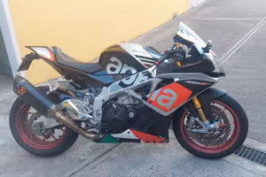 Aprilia RSV4 factory