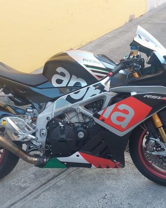 Aprilia RSV4 factory