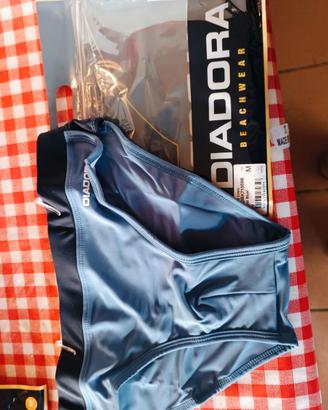 Costumi uomo tipo slip Diadora prezzo 10 € CAD.