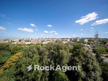 AMPIO APPARTAMENTO CON TERRAZZO PANORAMICO E BOX A