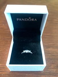 pandora anello argento con 3 zirconi 
