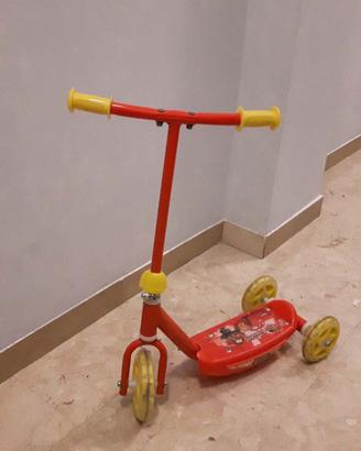 Monopattino a 3 ruote