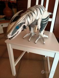 Dinosauro gigante giocattolo 