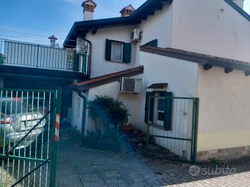 PIERIS Casa con piccolo giardino