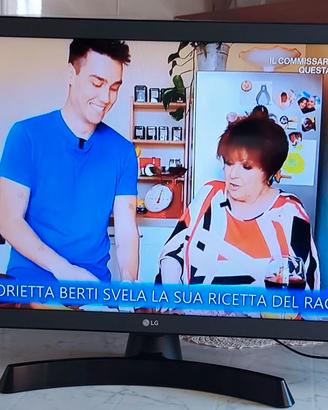 TV LG 24 pollici full hd con decoder interno T2.