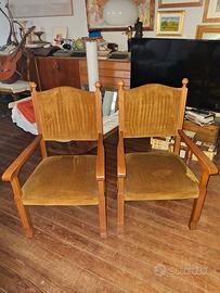 coppia di poltroncine foderate in velluto senape