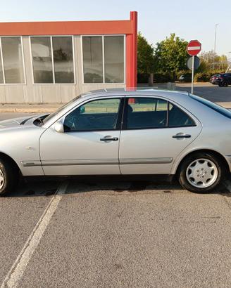Mercedes E 200 benzina aspirato – ASI+GPL+Gancio