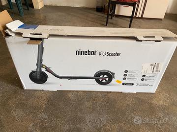 Monopattino elettrico Ninebot kickScooter E22E