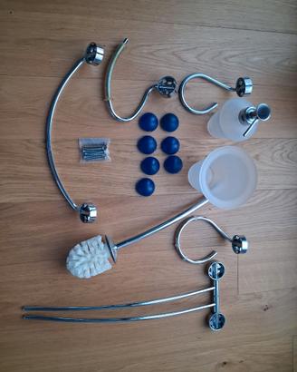Accessori bagno Inda Smile cromati con inserti blu