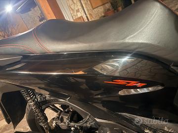 Fiancata destra originale lievemente danneggiata