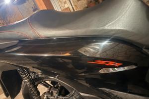 Fiancata destra originale lievemente danneggiata