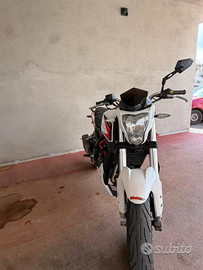 Moto benelli BN 251