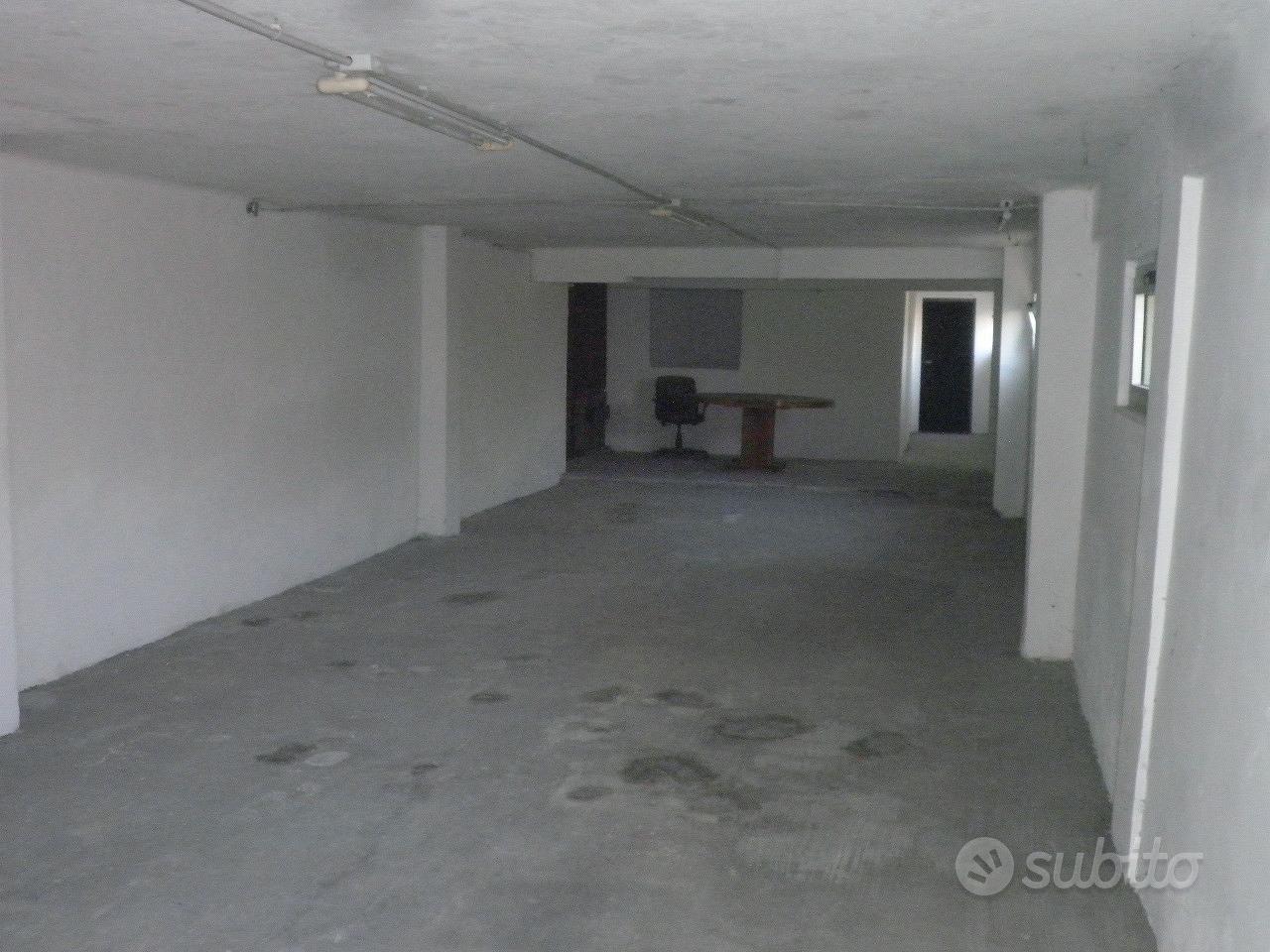 Locale,V. Rovereto ,zona B. Rodi