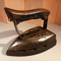 Ferro da stiro antico