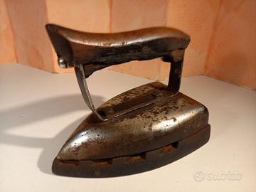 Ferro da stiro antico