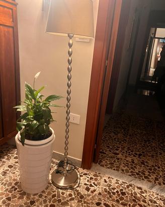 Lampada da terra con piantana