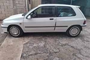Clio  16v