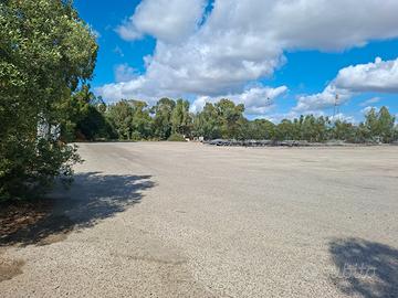 Piazzale parcheggio asfaltato