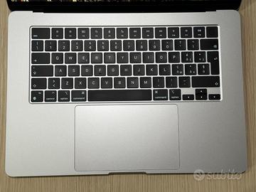 MacBook Air 15”- Chip M2 - 8GB di RAM - SSD 512GB