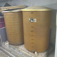 Botti in vetroresina e accessori per vendemmia