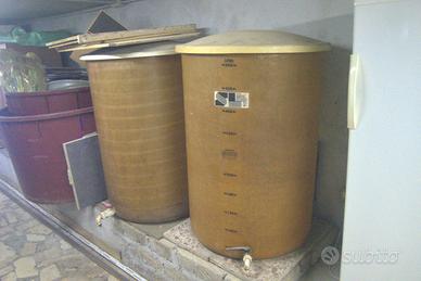 Botti in vetroresina e accessori per vendemmia